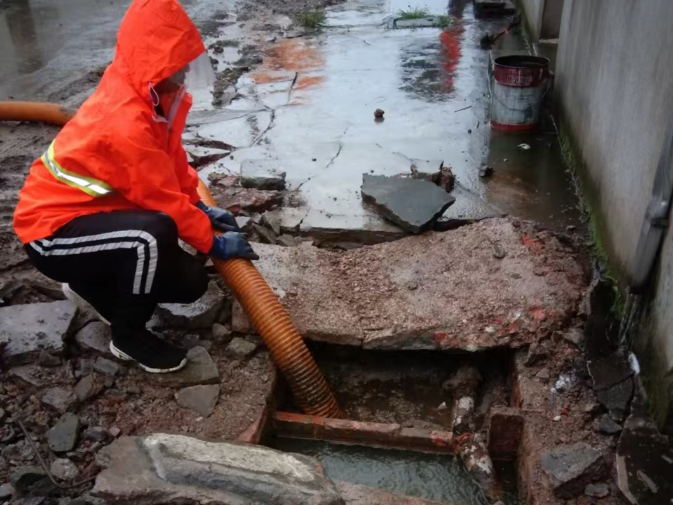 广西专业清理污水池 炜誉市政以规范流程守护城市 “肠道”