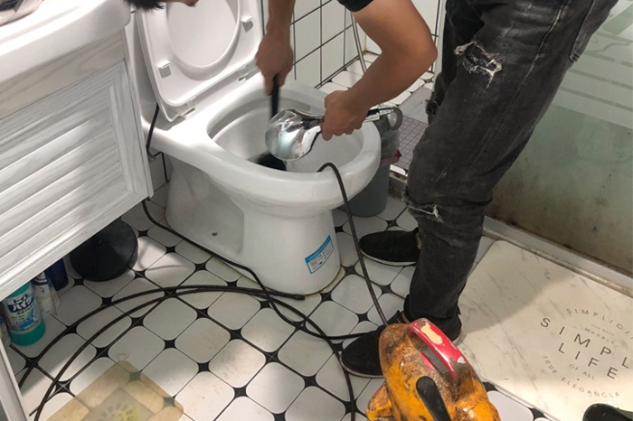 广西马桶堵塞自己疏通还是找师傅?专业上门服务让你省时更省心